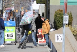 A man collects cans on 3rd Avenue in Port Alberni. (Eric Plummer photo)