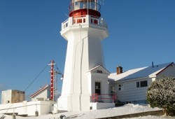 Built in 1922, the Carmanah Point Lighthouse is a landfall light in Ditidaht territory that marks the entrance to the Juan de Fuca Strait. It was erected to replace the original 1891 combined lighthouse and dwelling. (Parks Canada photo)