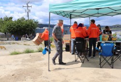 Outreach workers were on standby, some offering food, water and packing boxes. SPCA staff were also there with pet carriers, offering to house the animals until their owners found a place to live.