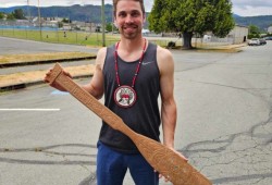 Tournament top pitcher Luis Colombo received a paddle carved by Tseshaht member Chuck Doiron Sr., which the artist donated to the event. (Facebook photo)