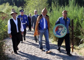 After greeting the Prince and Princess, Jack Thompson, Paul Tate and Phillip Edgar lead the way to the community