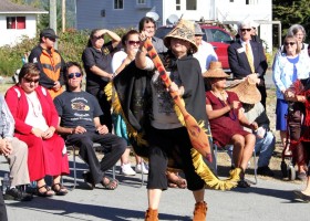 A Paddle Dance to welcome Their Royal Highnesses