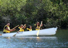 Canoe races: W