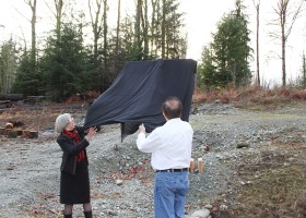 Tseshaht puts Lieutenant Governor and Chief Councillor to work unveiling sign to new subdivision